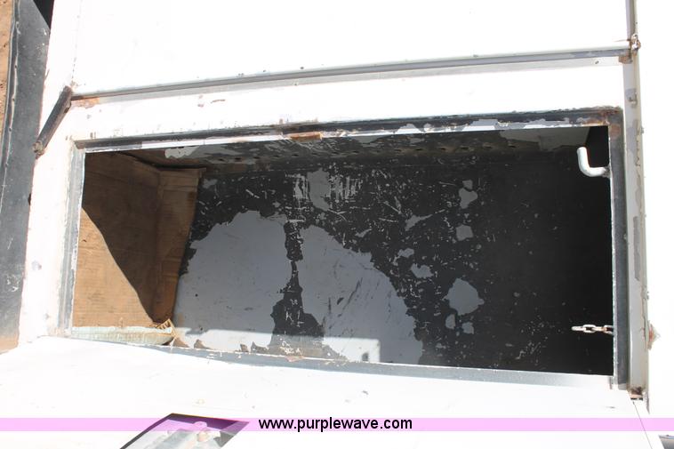 image for item L4267 1995 International 4800 bucket truck