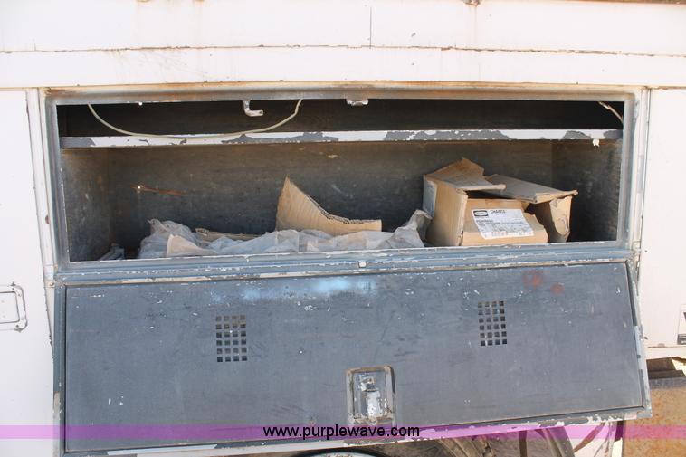 image for item L4267 1995 International 4800 bucket truck