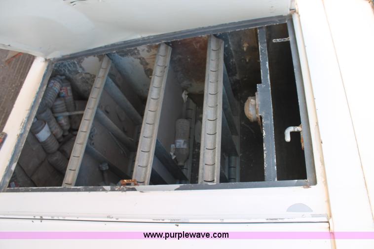 image for item L4267 1995 International 4800 bucket truck