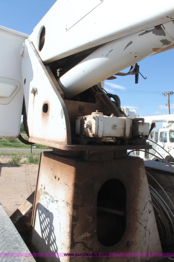 image for item L4267 1995 International 4800 bucket truck