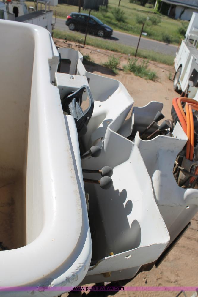 image for item L4267 1995 International 4800 bucket truck