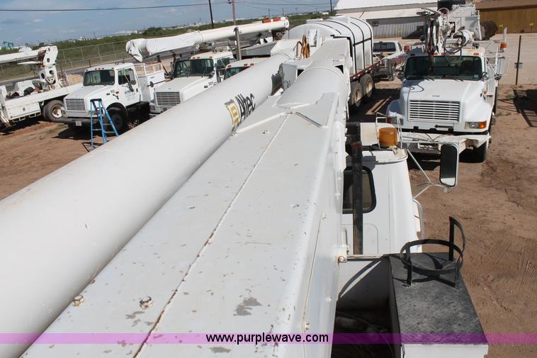 image for item L4267 1995 International 4800 bucket truck