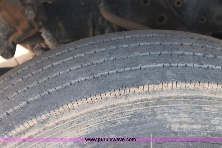 image for item L4267 1995 International 4800 bucket truck