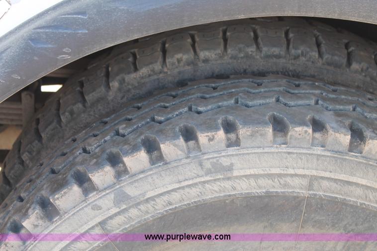 image for item L4267 1995 International 4800 bucket truck