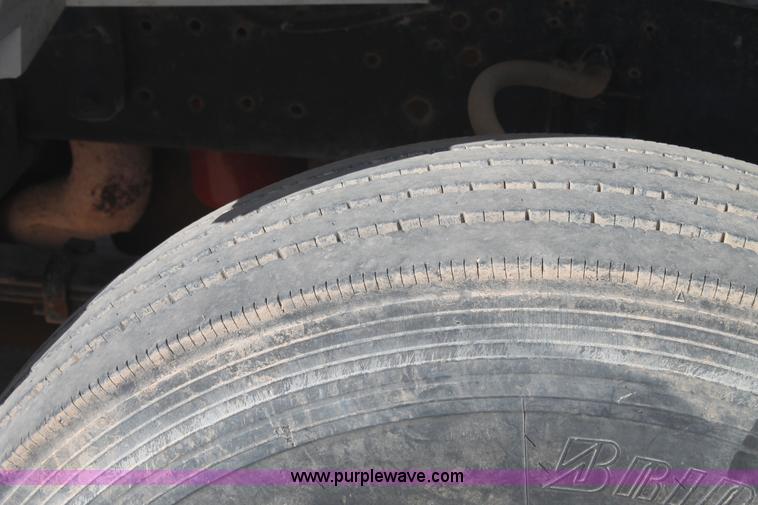 image for item L4267 1995 International 4800 bucket truck