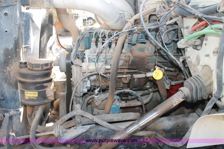 image for item L4267 1995 International 4800 bucket truck