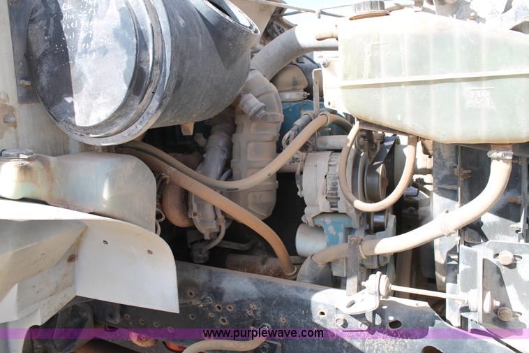 image for item L4267 1995 International 4800 bucket truck