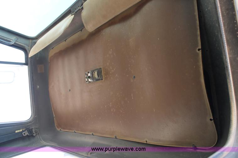 image for item L4267 1995 International 4800 bucket truck