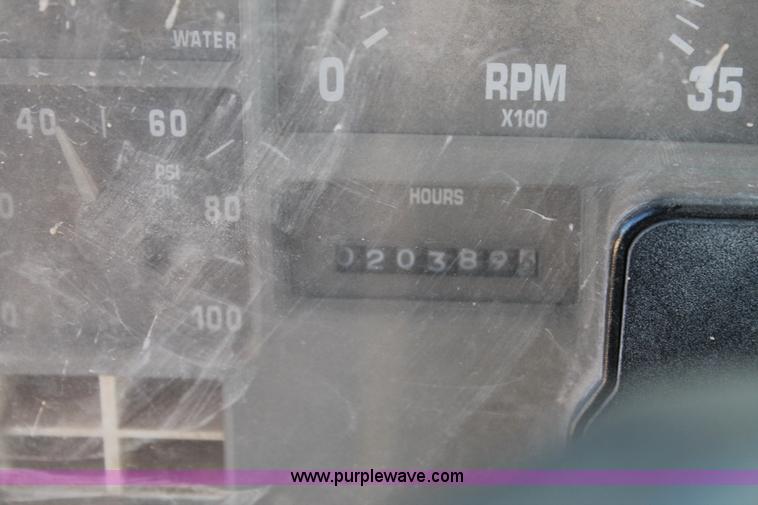 image for item L4267 1995 International 4800 bucket truck