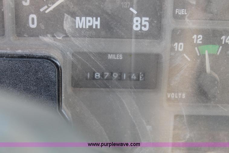 image for item L4267 1995 International 4800 bucket truck