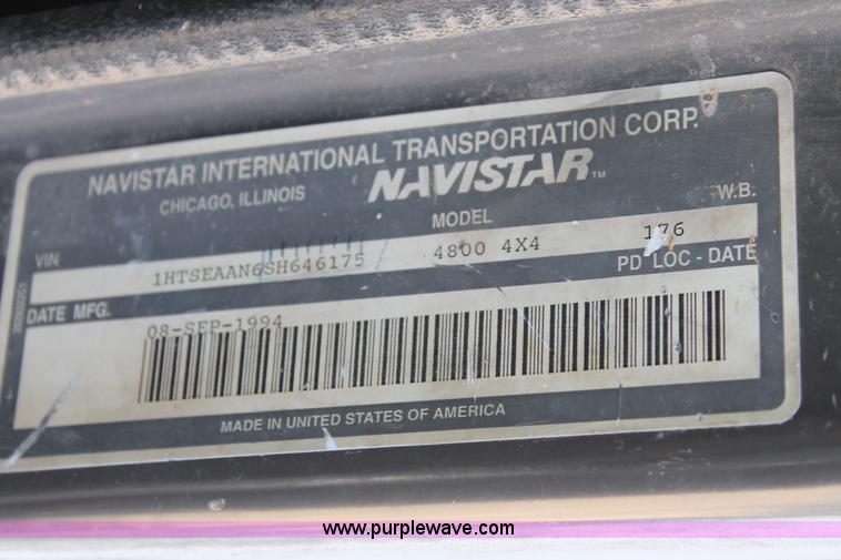 image for item L4267 1995 International 4800 bucket truck