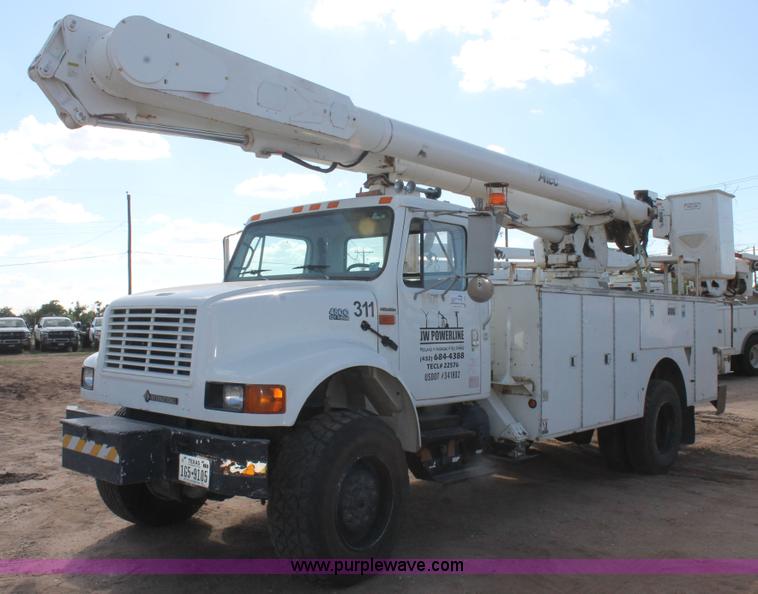 image for item L4268 2000 International 4800 bucket truck