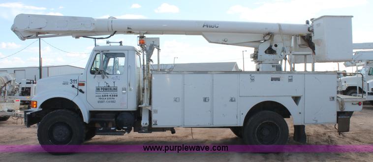 image for item L4268 2000 International 4800 bucket truck