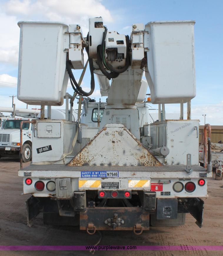 image for item L4268 2000 International 4800 bucket truck
