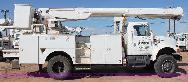 image for item L4268 2000 International 4800 bucket truck