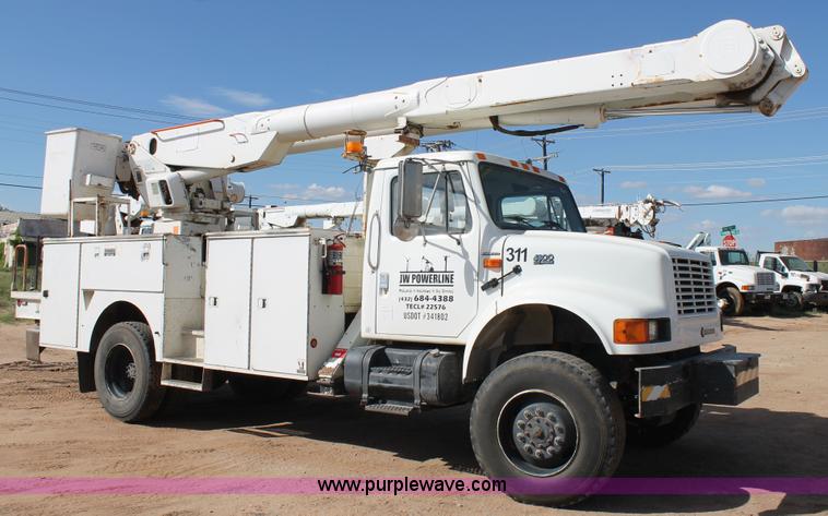 image for item L4268 2000 International 4800 bucket truck