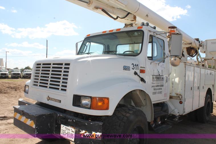 image for item L4268 2000 International 4800 bucket truck