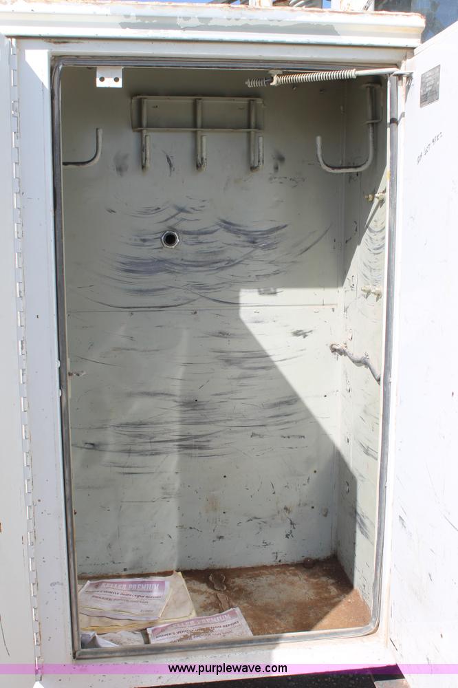 image for item L4268 2000 International 4800 bucket truck