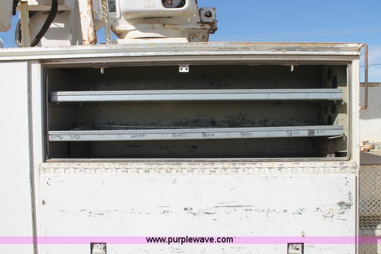 image for item L4268 2000 International 4800 bucket truck