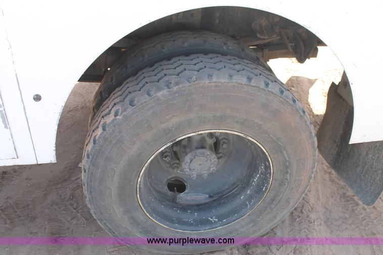 image for item L4268 2000 International 4800 bucket truck