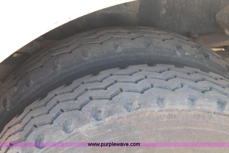 image for item L4268 2000 International 4800 bucket truck