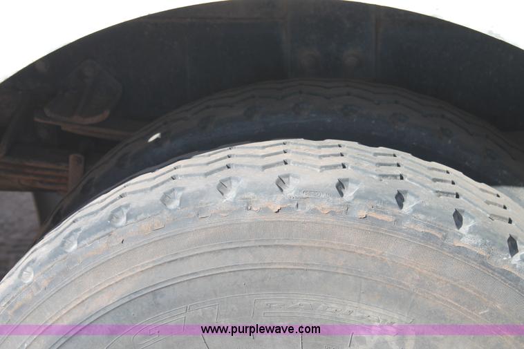 image for item L4268 2000 International 4800 bucket truck