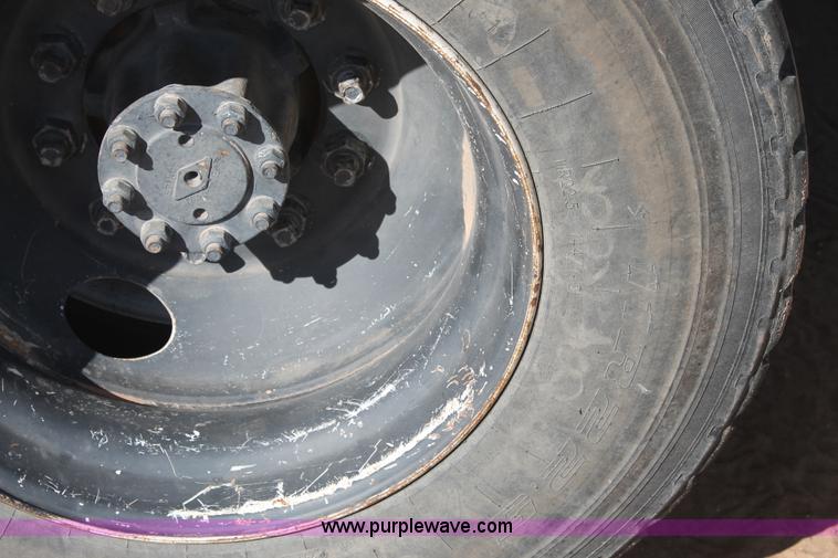 image for item L4268 2000 International 4800 bucket truck