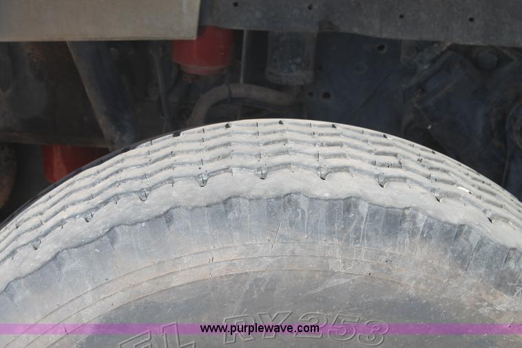 image for item L4268 2000 International 4800 bucket truck