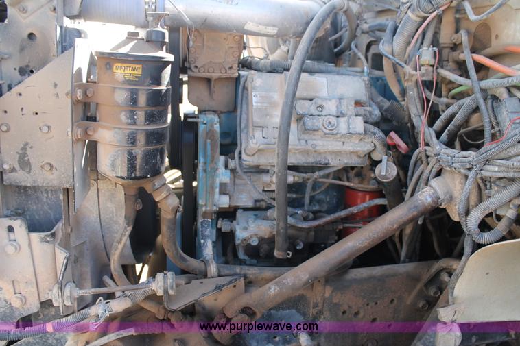 image for item L4268 2000 International 4800 bucket truck