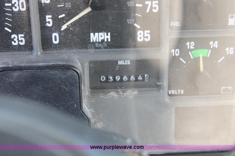 image for item L4268 2000 International 4800 bucket truck