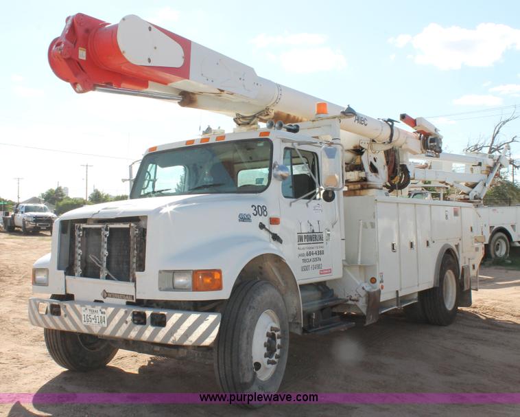 image for item L4269 2002 International 4900 bucket truck