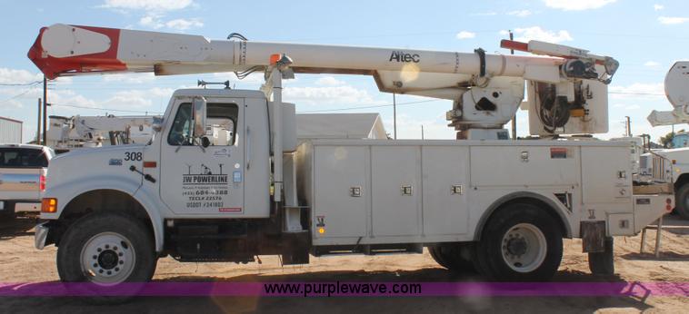 image for item L4269 2002 International 4900 bucket truck