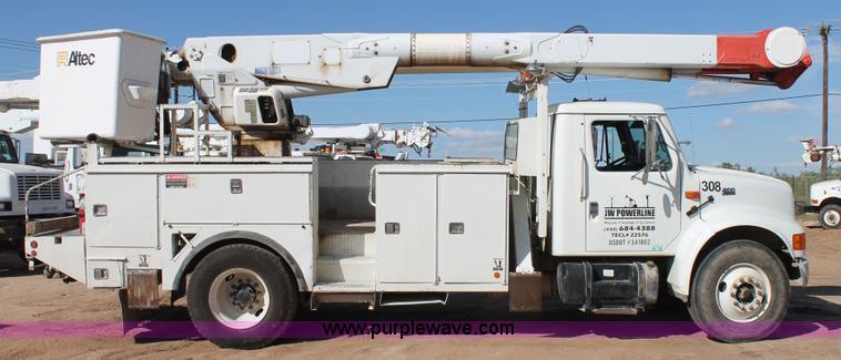 image for item L4269 2002 International 4900 bucket truck