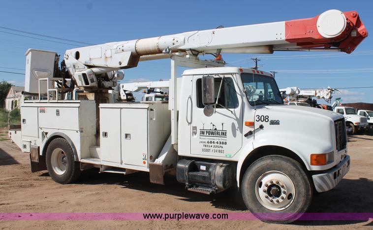 image for item L4269 2002 International 4900 bucket truck