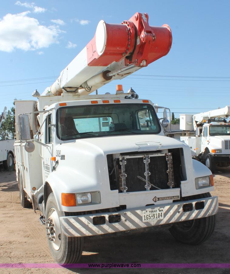 image for item L4269 2002 International 4900 bucket truck