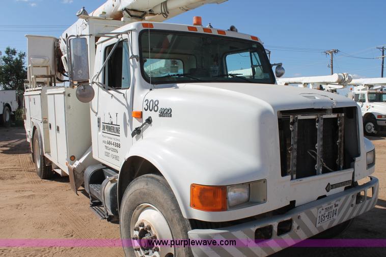 image for item L4269 2002 International 4900 bucket truck