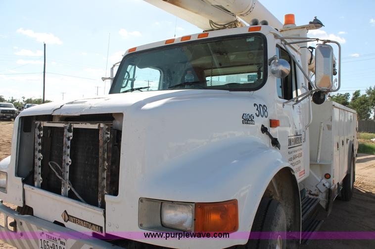 image for item L4269 2002 International 4900 bucket truck
