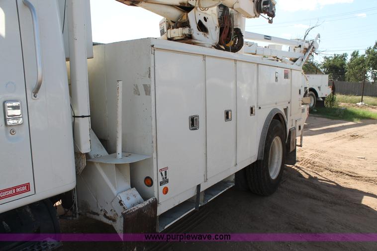 image for item L4269 2002 International 4900 bucket truck