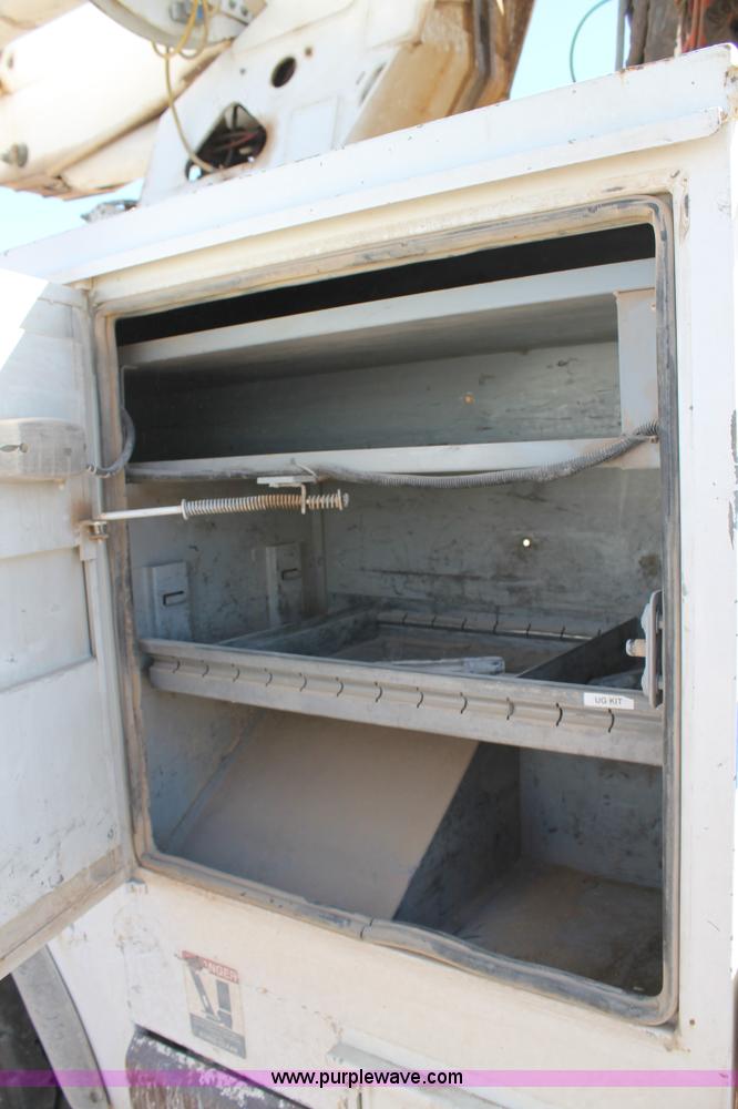 image for item L4269 2002 International 4900 bucket truck