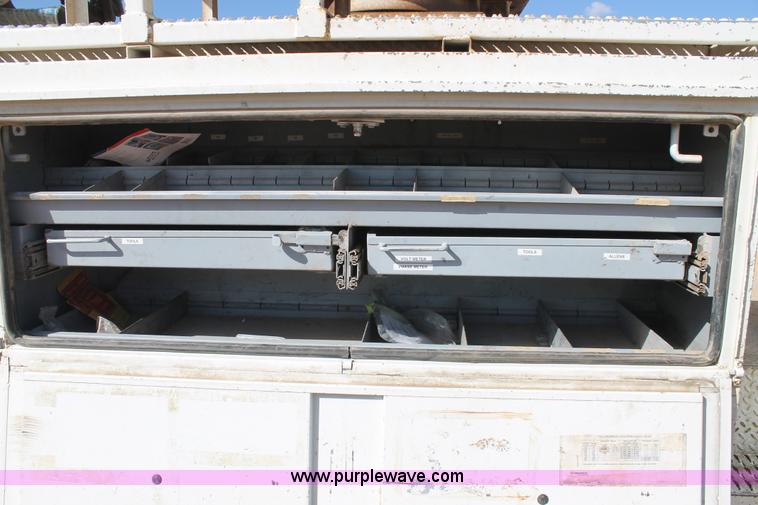 image for item L4269 2002 International 4900 bucket truck