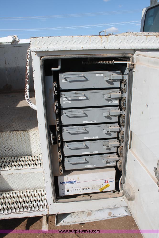 image for item L4269 2002 International 4900 bucket truck