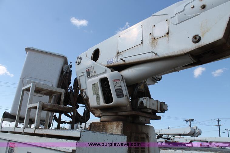 image for item L4269 2002 International 4900 bucket truck