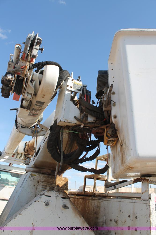 image for item L4269 2002 International 4900 bucket truck
