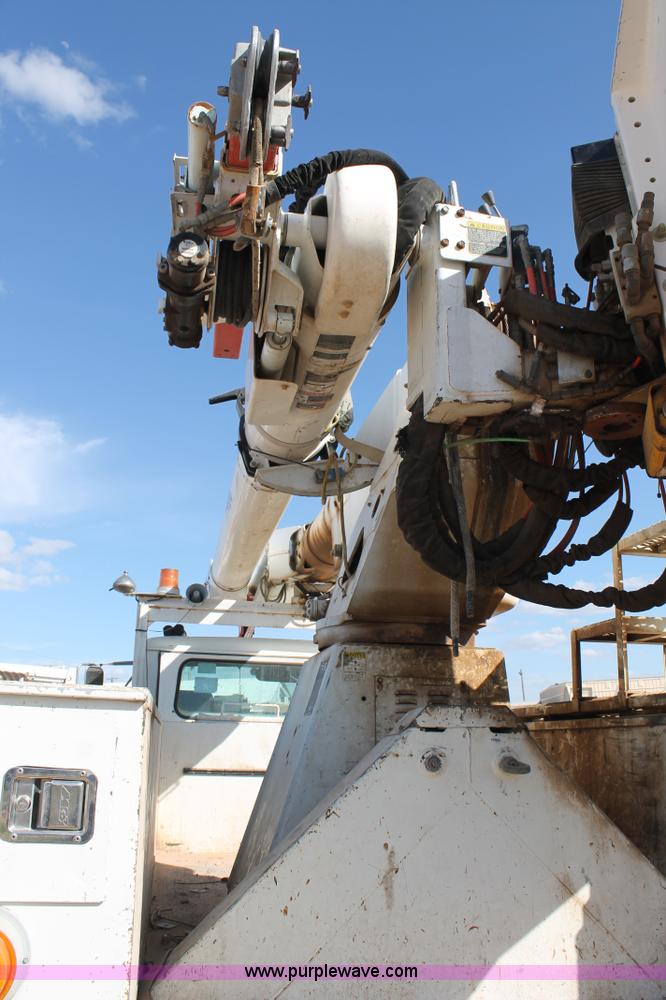 image for item L4269 2002 International 4900 bucket truck