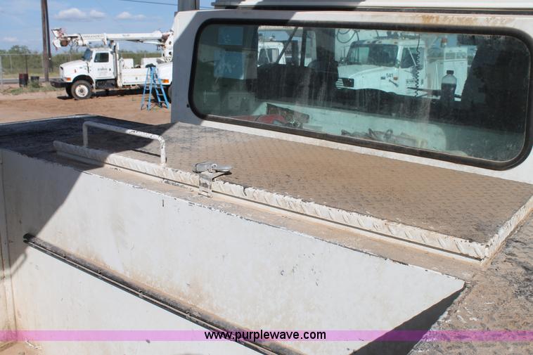 image for item L4269 2002 International 4900 bucket truck