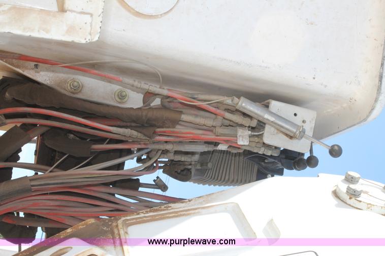 image for item L4269 2002 International 4900 bucket truck