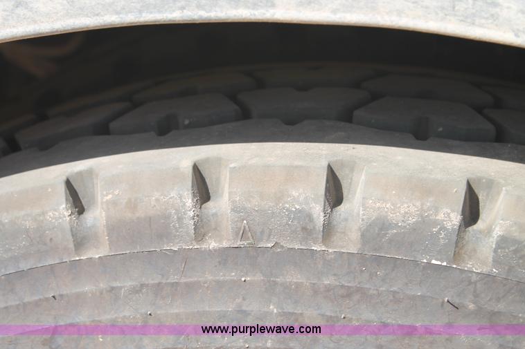 image for item L4269 2002 International 4900 bucket truck