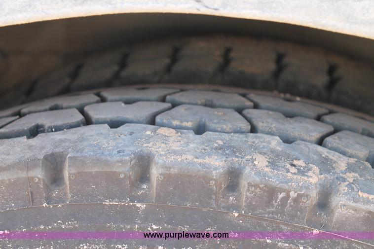 image for item L4269 2002 International 4900 bucket truck