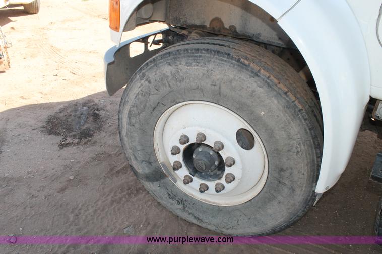 image for item L4269 2002 International 4900 bucket truck