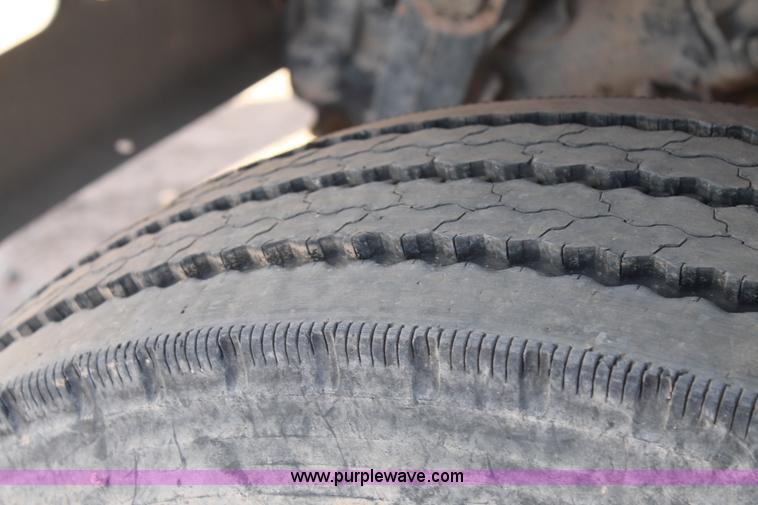 image for item L4269 2002 International 4900 bucket truck